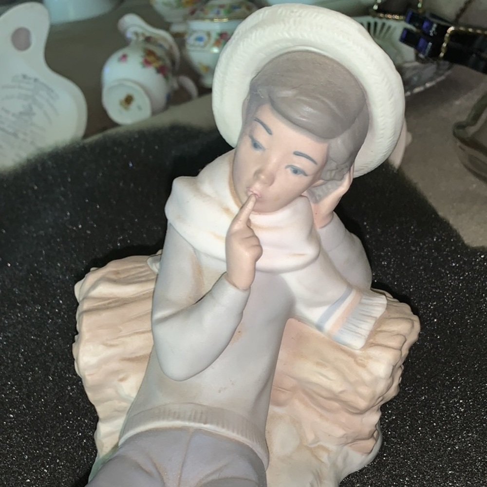 Llardo statue